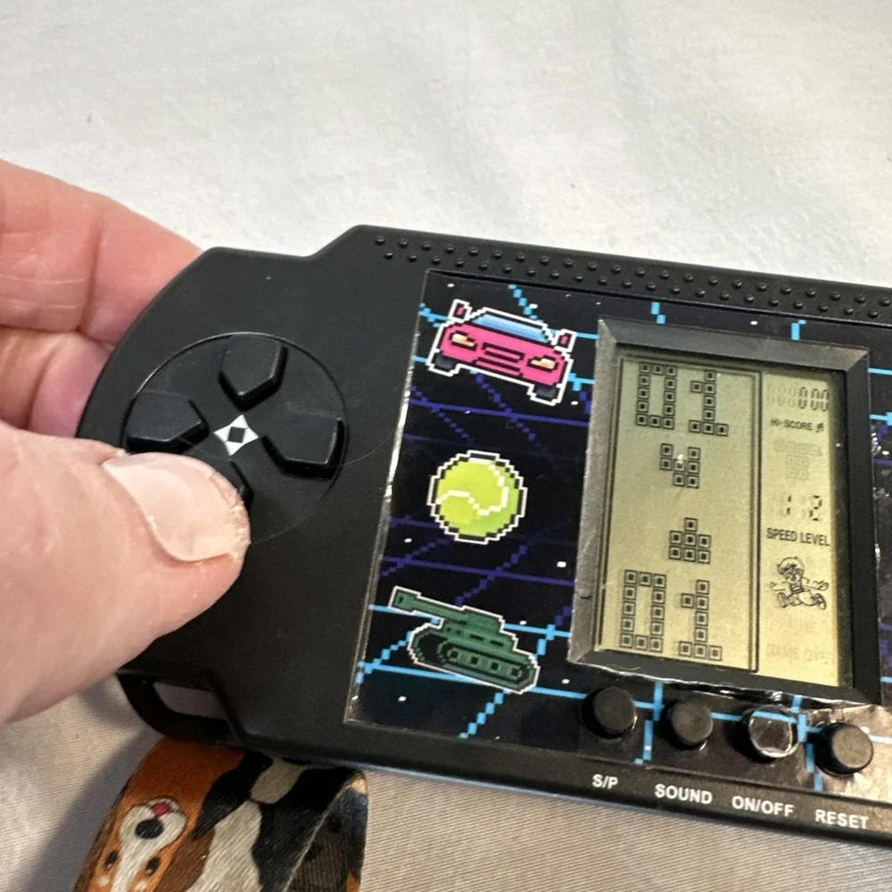 Retro Brick Game 21 in 1 Handheld LCD GAME Vtg Tested (2 AAA batteries NOT inc)